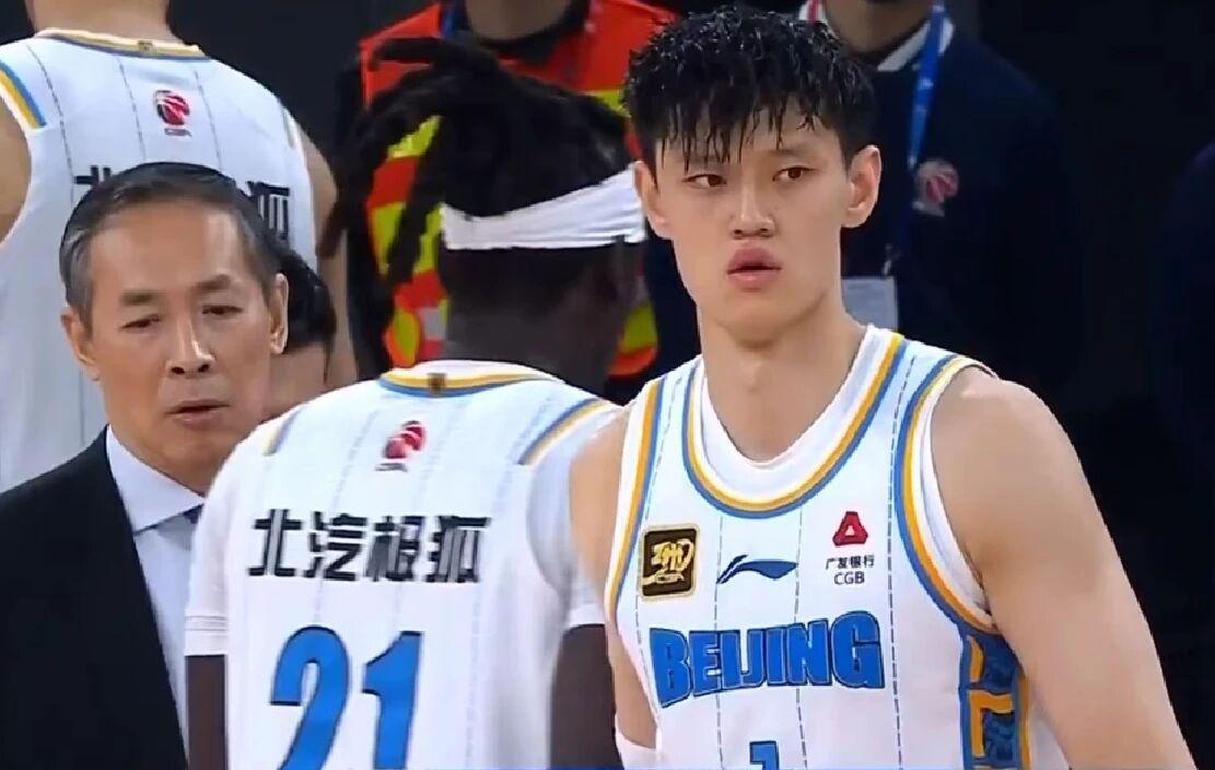u8国际-CBA消息！曾凡博最后一轮复出，胡明轩伤病严重，赵继伟引发争议